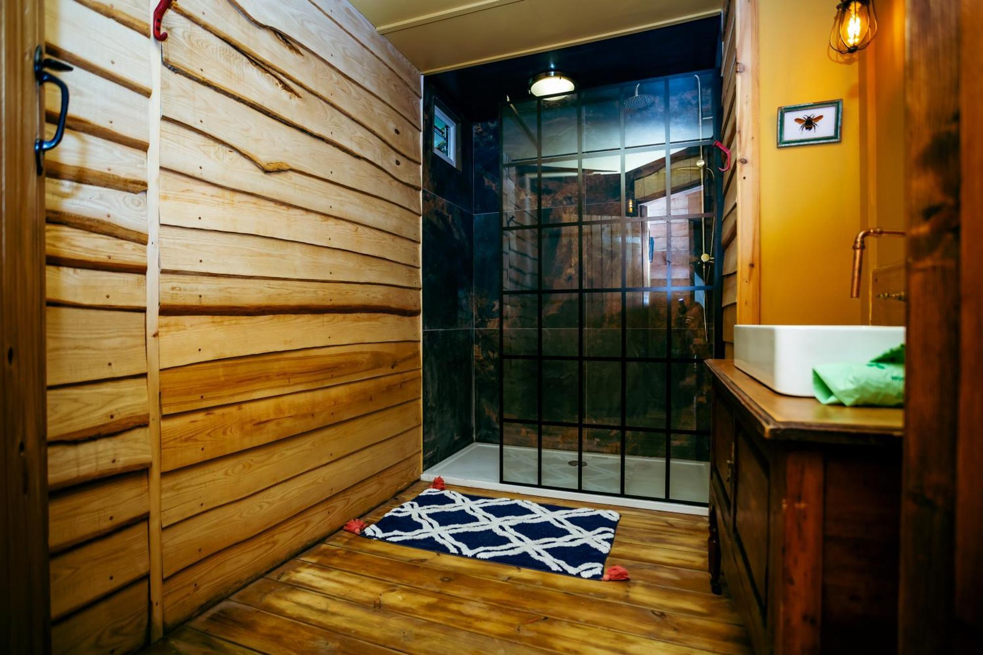 Вилла Luxury Glamping Retreat In Баттл Экстерьер фото